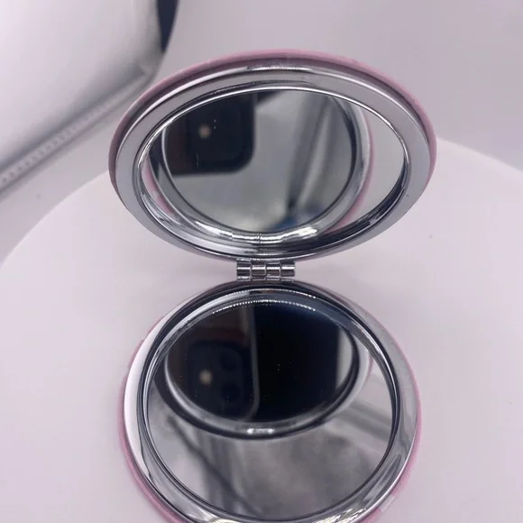 Hello Kitty Pink Bow Compact Mirror glitter rainfall- New - Picture 4 of 6